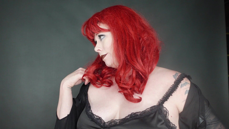 Deanna deadly: Mije-se toda vez que recebe uma praga de ereção