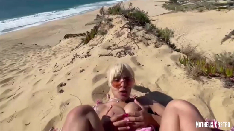 Matheus Castro: Stavo scopando un turista latina su una spiaggia pubblica naturista...
