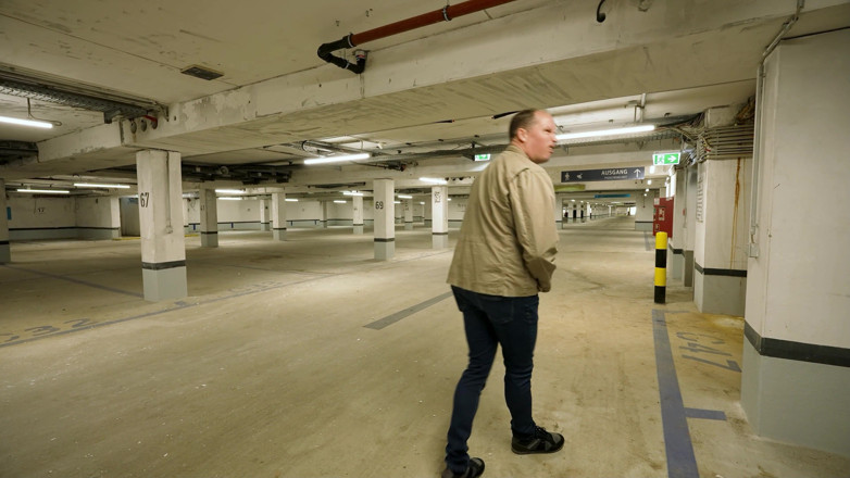 Scout69: Deutscher nymphomanischer teenager bekommt riskanten sex von fremden im Parkhaus...