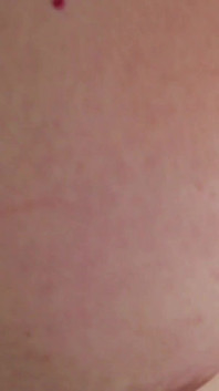 Gotická dívka sání obrovských prsou