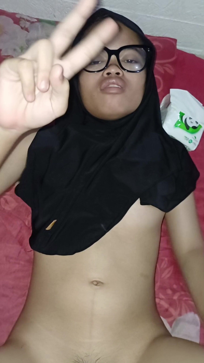 Theresia Nirvana: Skandal Pelajar Hijab 18 Tahun Ngentod Dengan Sangat Bergairah
