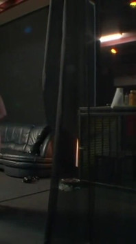 Humillantes tetas apretando consolador penetrado
