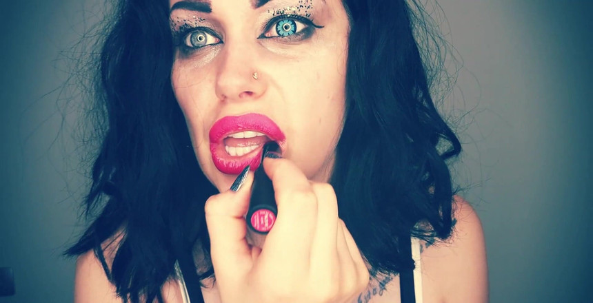 Goddess Misha Goldy: Bibir Impure saya untuk kami berdua!