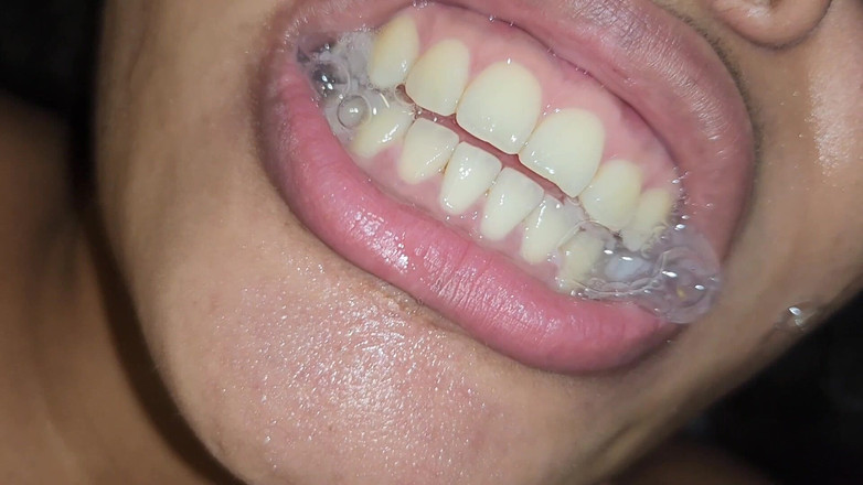 Pietro Montoya: Drink in één keer 1 liter pis uit de blender