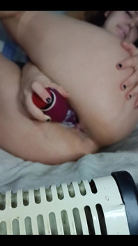 Guarda tutto lo scarica bianca che esce dalla mia figa!