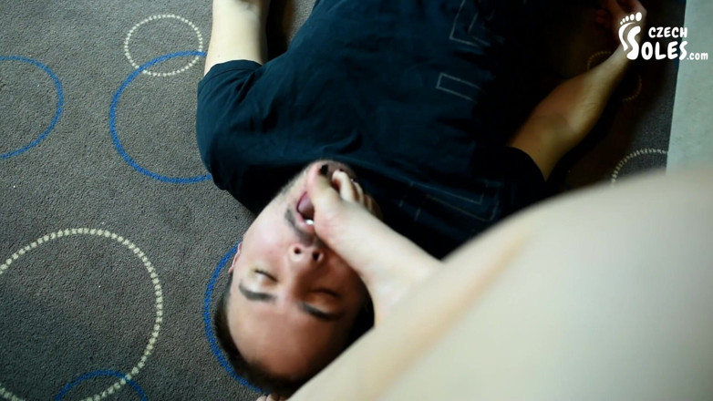 Czech Soles - foot fetish content: czcić jej stopy - część 2