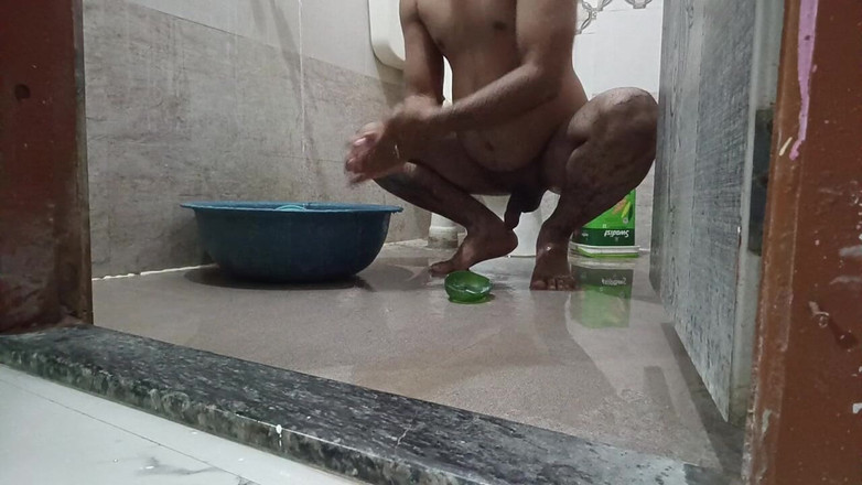 LovedSunsine1990: Eu sempre fico nua no banheiro.