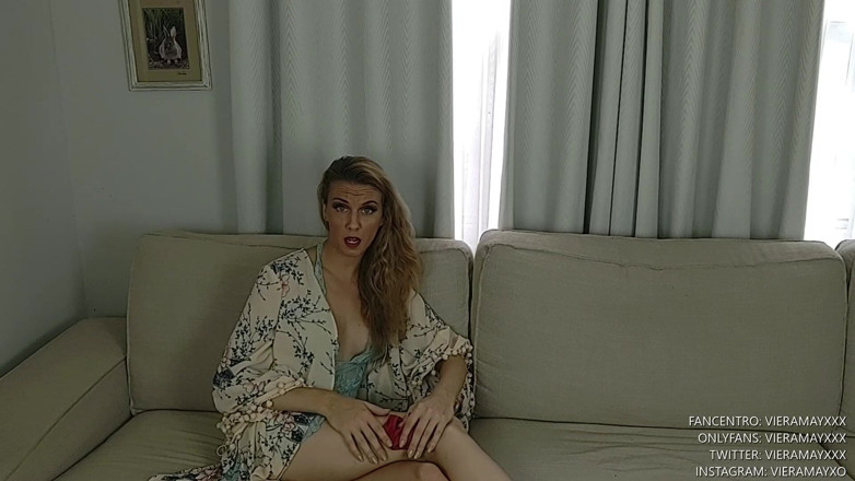 VieraMayXXX: Undergiven styvmamma ger styvson JOi-bj