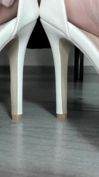 Tocca archi con i tacchi