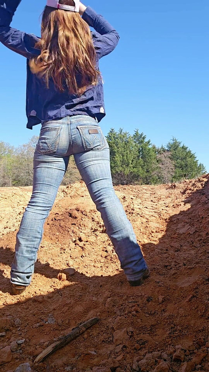 NaughtyRedFarmgirl: Redhead Fucks Ass and Pussy Squirting Everywhere