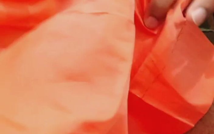 Satin And Silky: Sega di seta di raso porno - tuta arancione di seta...