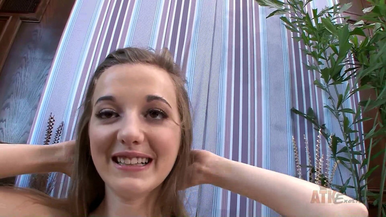 ATK Natural: Marissa mae è eccitata di mostrare la sua piccola figa