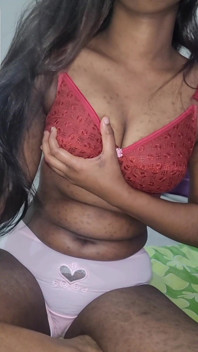 Mahasiswi India 18 Tahun