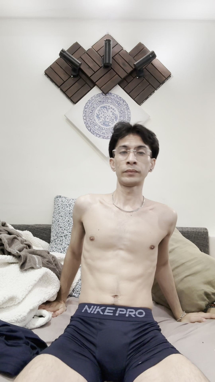 BigMacDriller: A los lindos twink les encanta sacudir su gran polla!