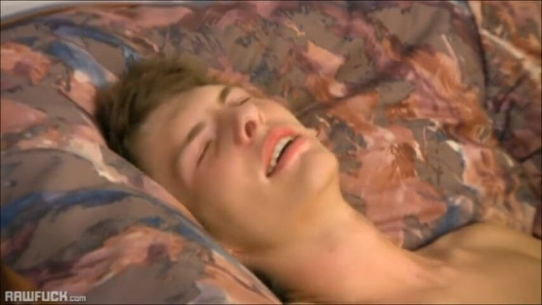 Raw Fuck: Солодкий хлопець дрочить один