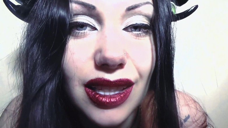 Goddess Misha Goldy: Суккубус жаждет твоего семени