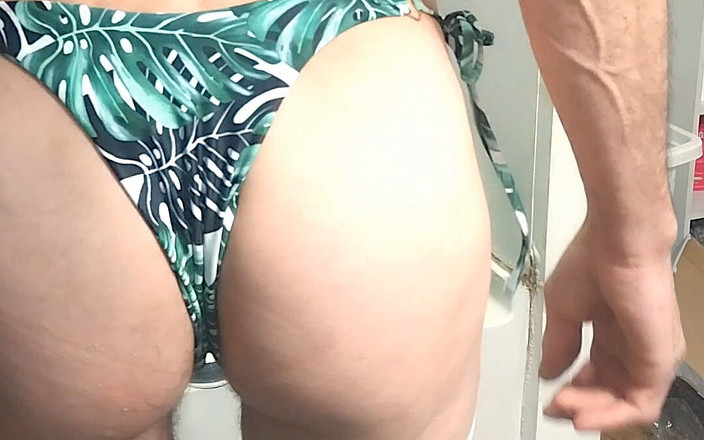 CD Michellex: यह बधाई देने के लिए गर्मियों में Cdmichelle सेक्सी ग्रीन 2 पीस स्विमसूट पहने हुए था