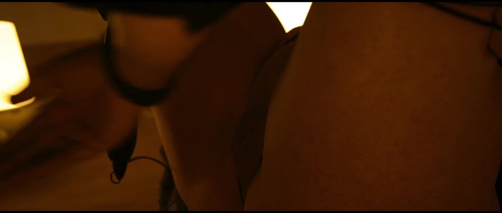 Verso Cinema: Chica asiática es castigada