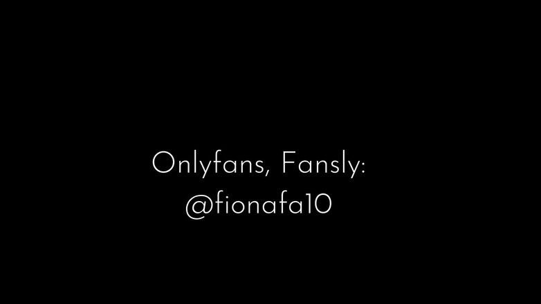 Flight Attendant Fiona: Fa Fiona si prepara a volare e divertimento per stasera