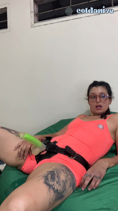 COLDANIVE: Strčit Okurku Do Zadku Mého Manžela A Pak Ho Šukat S...