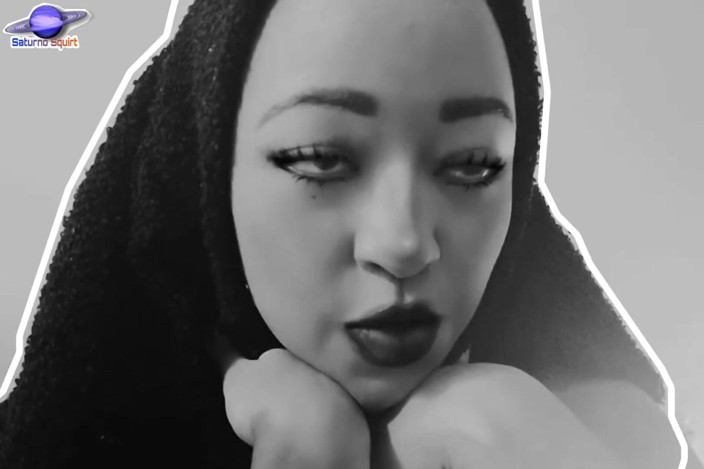 Saturno Squirt: Dia adalah seorang jurujual melancap yang menakjubkan sebenar - pancutan mani...