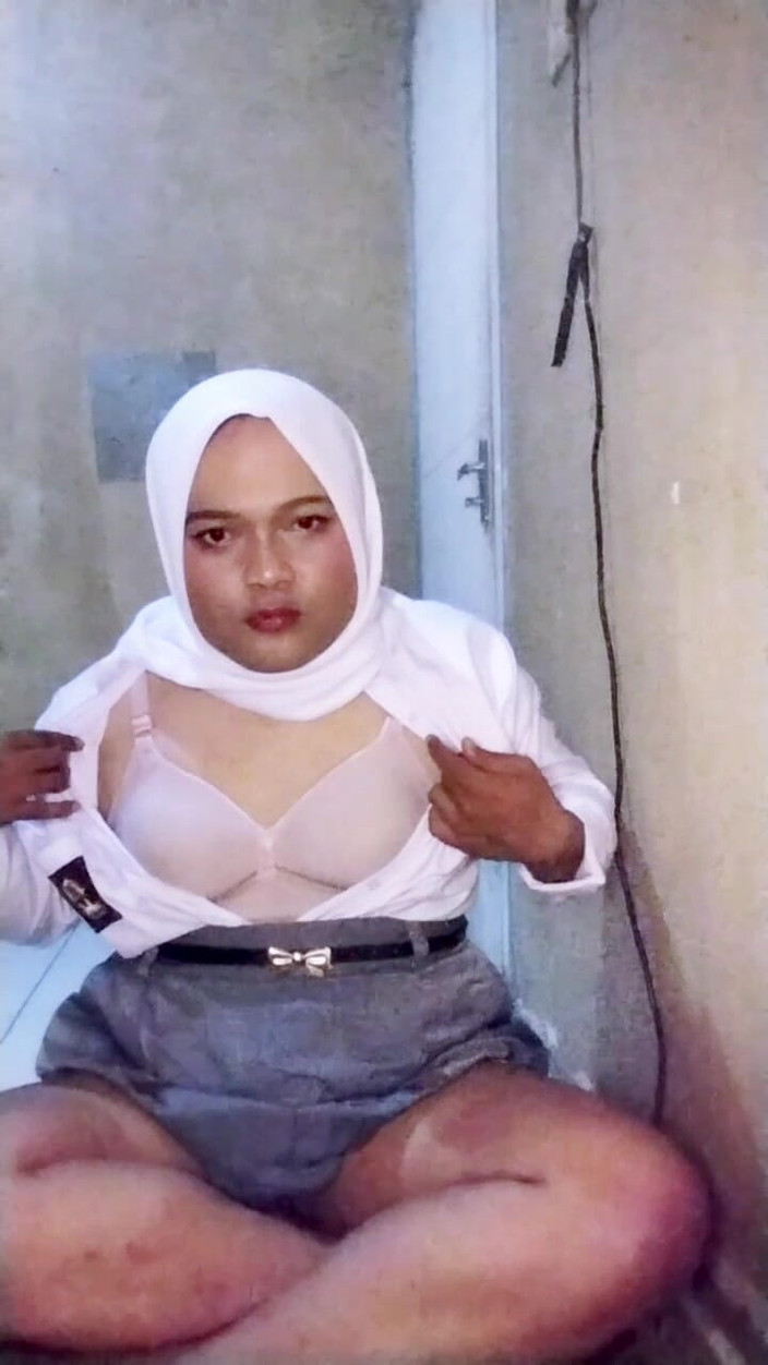 Ivvy Crossdresser: Hijab waria trägt (wieder), erfüllt die wilden fantasien ihrer fans