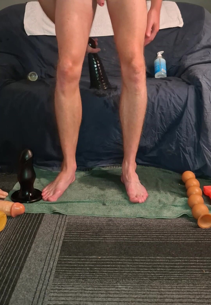 NoFace Twink X: Hot Gay Twink Riding Multiple Huge Dildo's and Has Pissing...