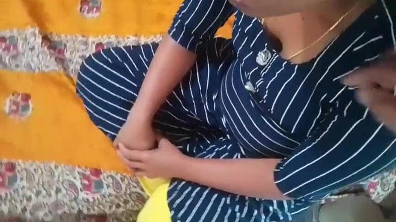 Skydreem1104: Indische studente Rekha leert zijn pik te zuigen door haar...