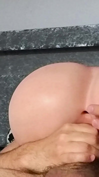 Primer plano anal follando culo muñeca con gran polla natural sin cortar