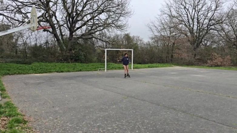 Passionsecret07: Mi Vecina Nunca Habia Montado Patines Cometa Y Termino Montando...