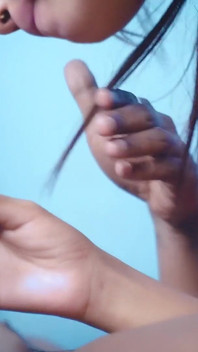 Desi indische geile stiefschwester fickt ihren älteren stiefbruder wie hollywood pornofilm. Hindi-Audio