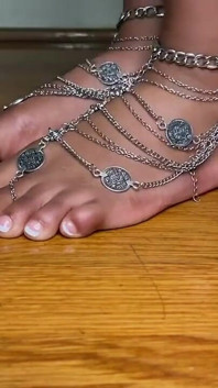 Des Pieds Dans Des Bijoux De Pieds Argentés