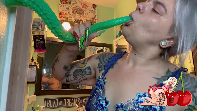 CherryBombBomb: Trénink koz v krku s mojí novou dlouhou fetišovou hračkou