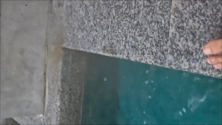 ChineseBisexual: Masturbace v lázních