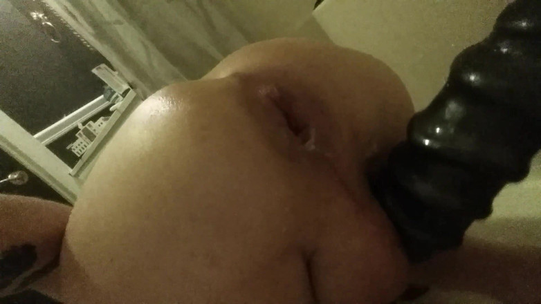 Tiffany Ciskiss: Vibrator anal cu coaste uriașe