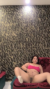 Bhabhi Puja menjolok pepek merah jambu