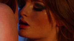 I kissed a girl and I liked it: Kouření sexy zrzky chce, aby jí teď lízala kundičku