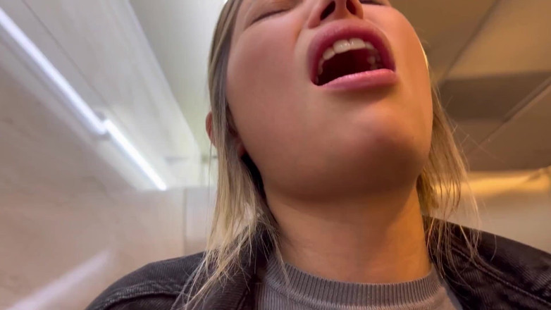 scarlettandc: Sál jsem vagínu ženy, kterou jsem potkal v kině v koupelně