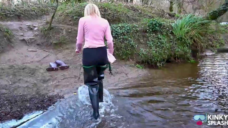 UKCuteGirl Lucy Lauren: Secretary's White Tights Drenched in Waders Gone Wrong