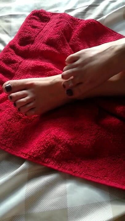 Lady Daniela -: The lady creams her divine feet
