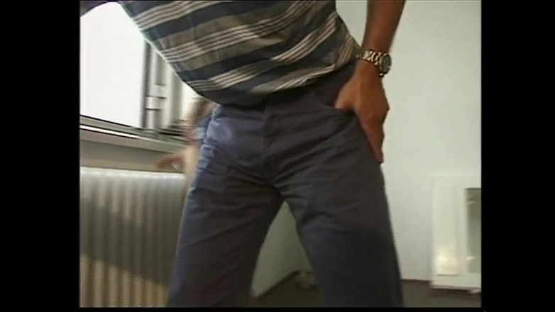 Deutschland porn: L'asiatica arrapata si è divertita a fare sesso con un uomo...