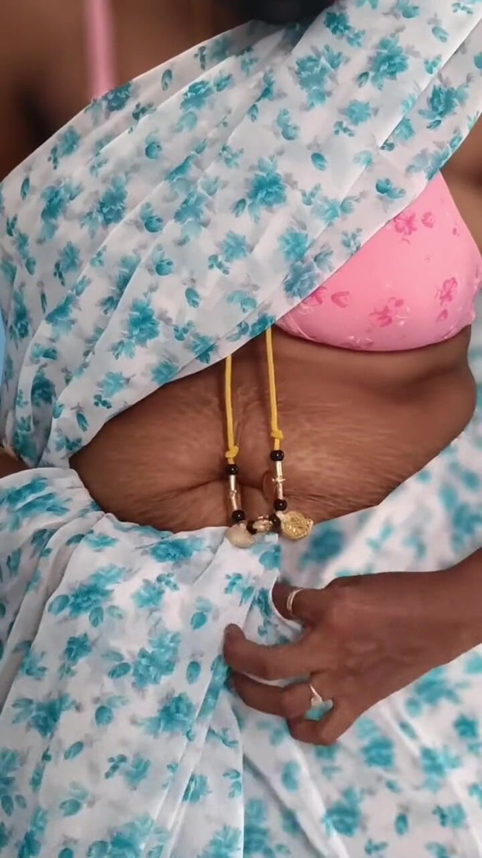Tamil lesbian: Sari nosi gorącą nową ciocię