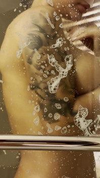 Monika fox masturbation zu hause in der dusche