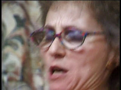 Xfucks: Spex - bunică sexy care poartă ciorapi este futută în pizda ei...