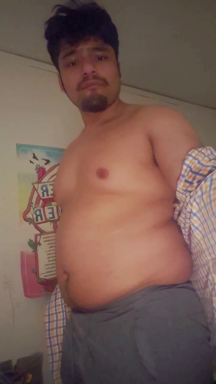 NakyJoss: Próbuje usłyszeć wielki sloshed i gurgles mojego brzucha