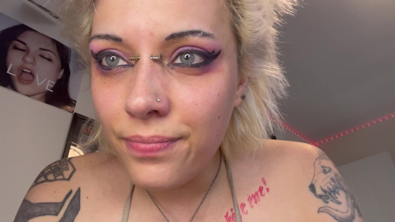 Glitterqueen1999: Een stiefzussen wraak beukende reuzinnen verhuizen