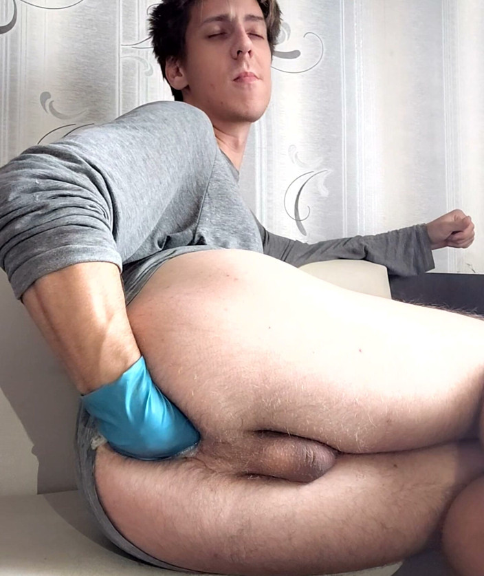 Juliaporno3: Twink carino con ano allungato che si adatta da solo
