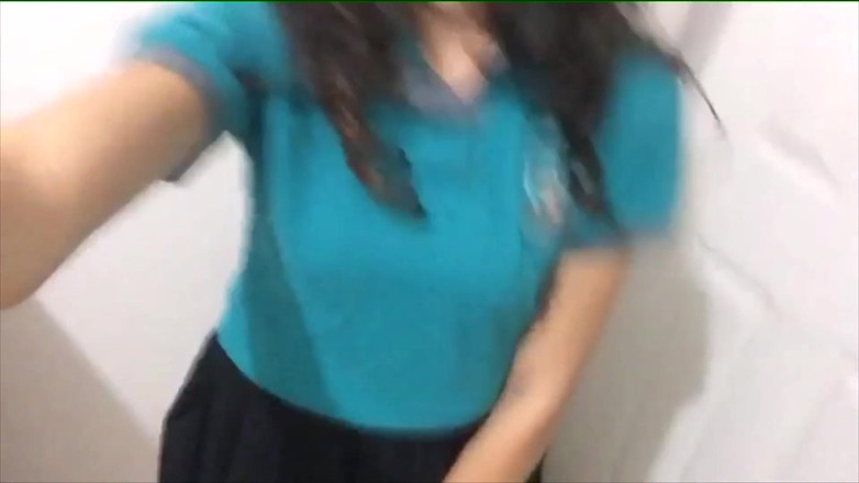 Adorable Teen: Mijn hete en strakke kont masturberen met de handgreep van...