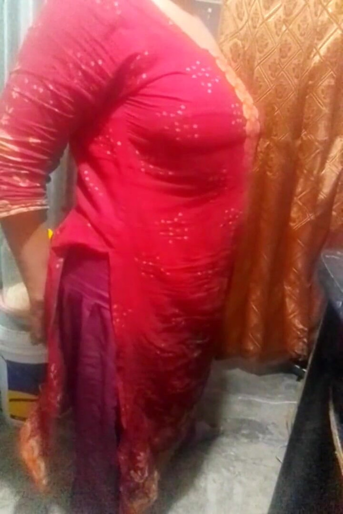 Pakhimoni: 핫한 마을 소녀