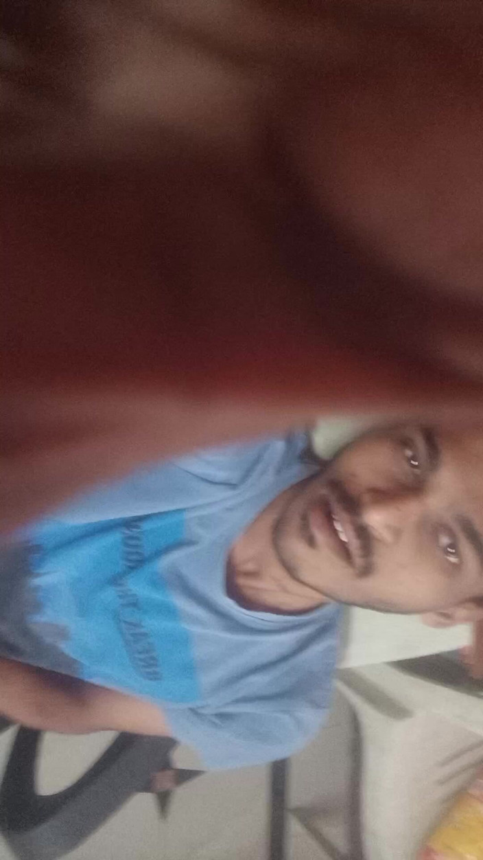 Suhas: Một mình mong muốn thủ dâm